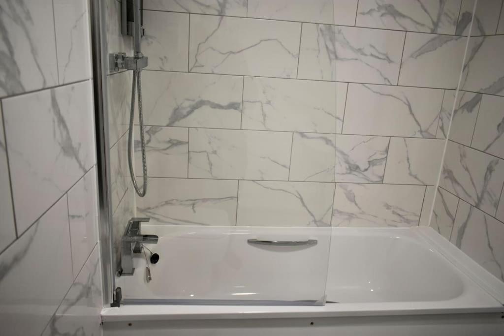 Tottenham Hotspurs Stays At The Gascoigne Suite Лондон Экстерьер фото