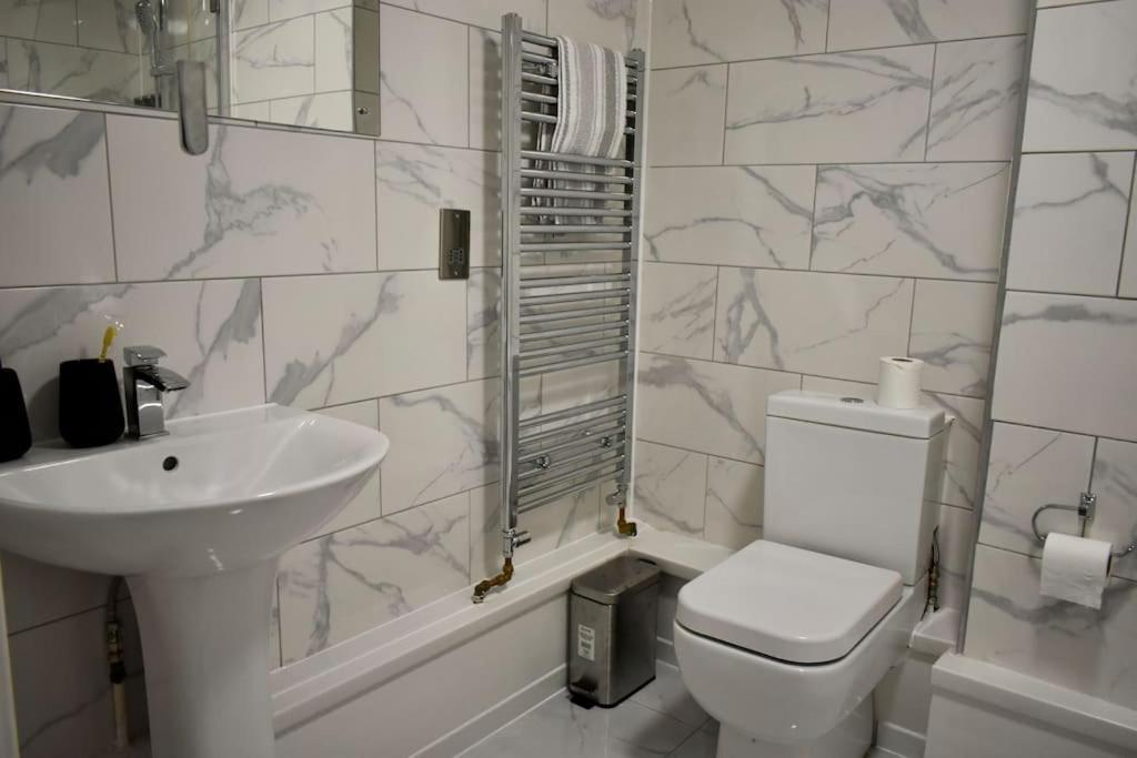 Tottenham Hotspurs Stays At The Gascoigne Suite Лондон Экстерьер фото
