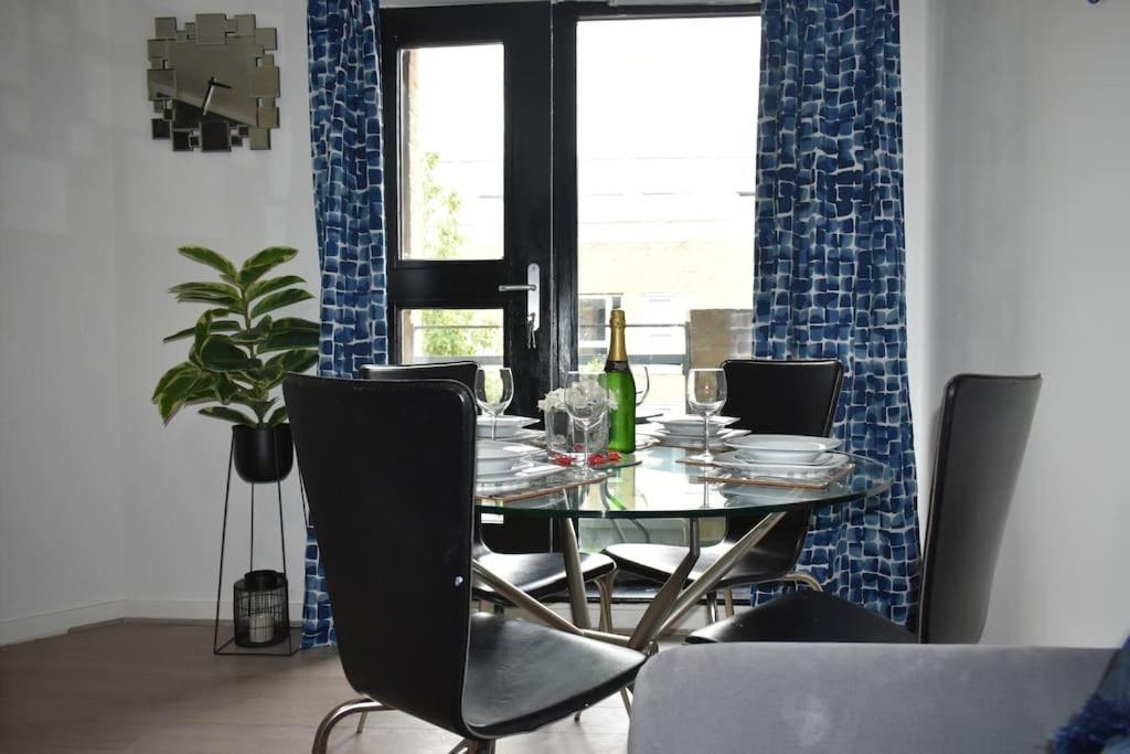 Tottenham Hotspurs Stays At The Gascoigne Suite Лондон Экстерьер фото