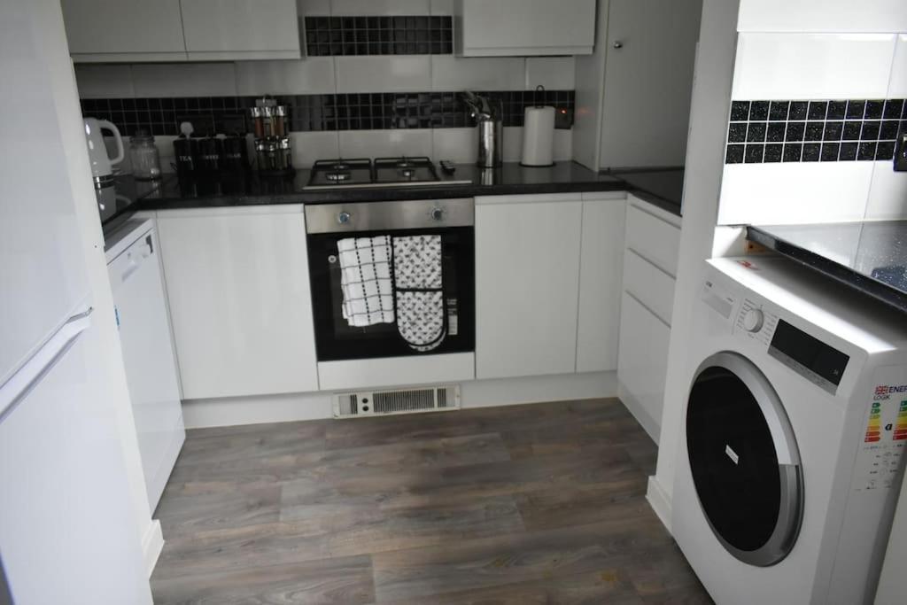 Tottenham Hotspurs Stays At The Gascoigne Suite Лондон Экстерьер фото