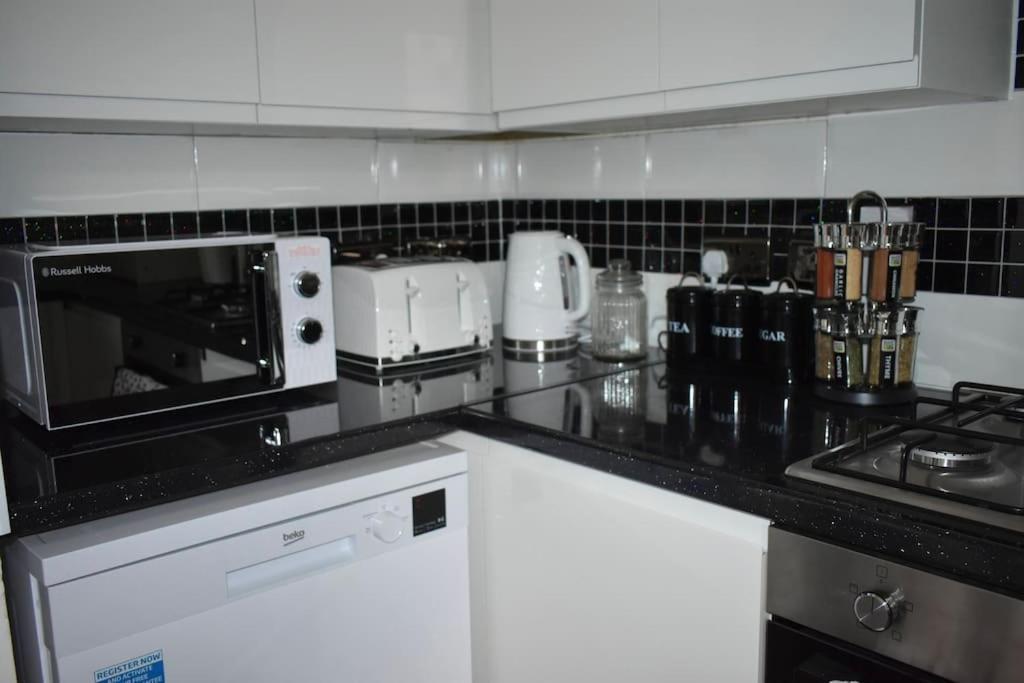 Tottenham Hotspurs Stays At The Gascoigne Suite Лондон Экстерьер фото